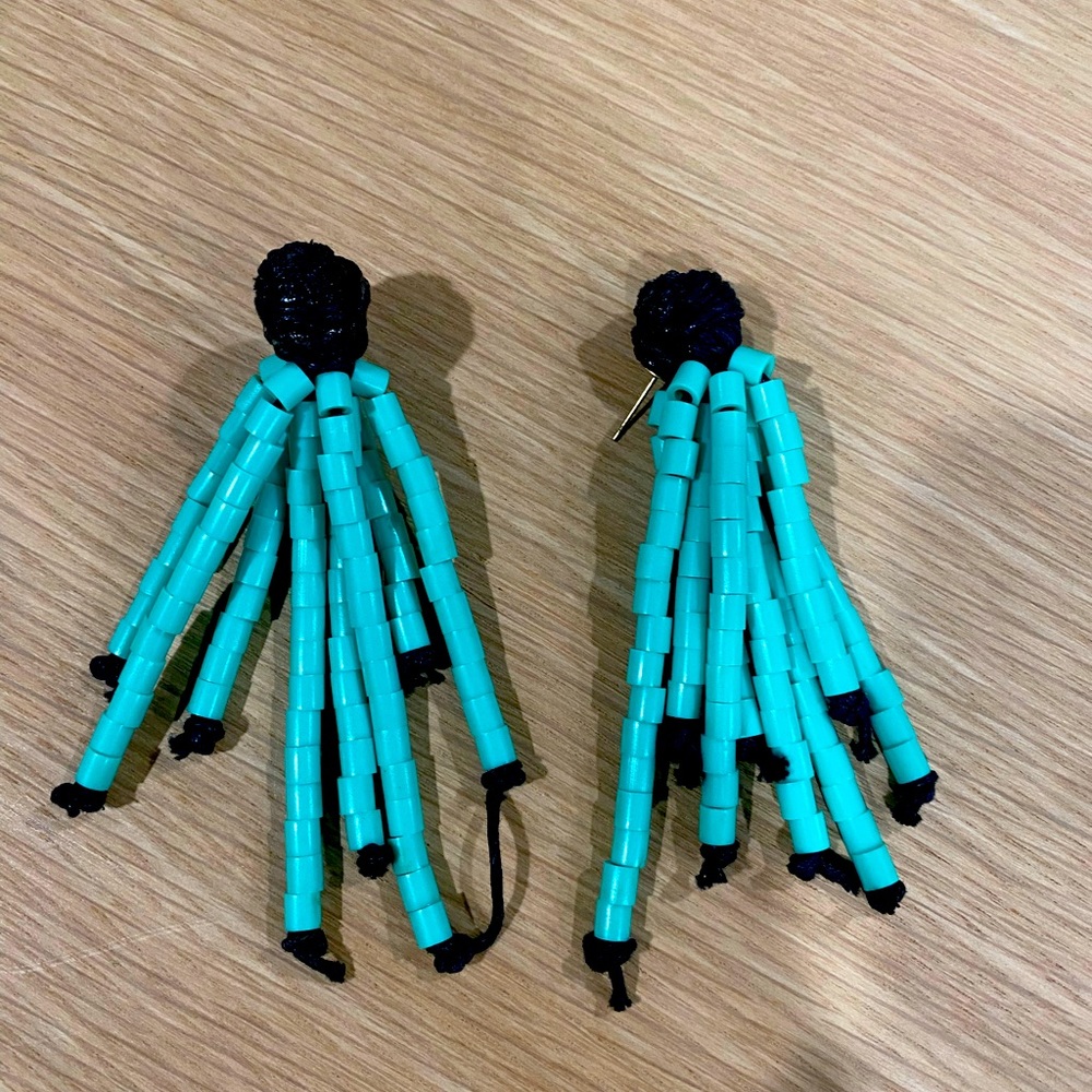 Super cute beaded turquoise earrings